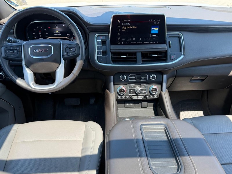 GMC Yukon Vehicle Full-screen Gallery Image 12