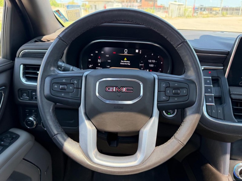 GMC Yukon Vehicle Full-screen Gallery Image 13