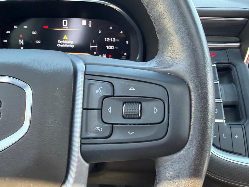 GMC Yukon Vehicle Full-screen Gallery Image 15