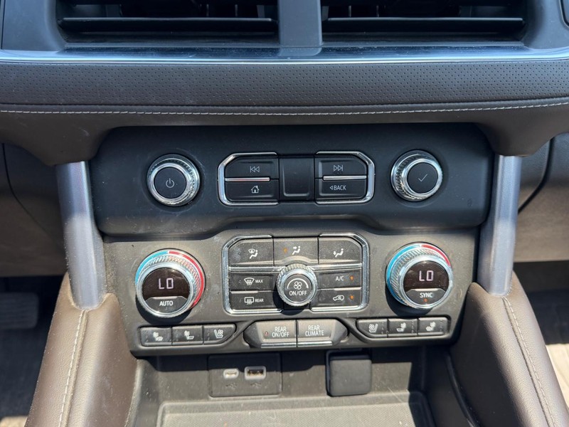 GMC Yukon Vehicle Full-screen Gallery Image 17