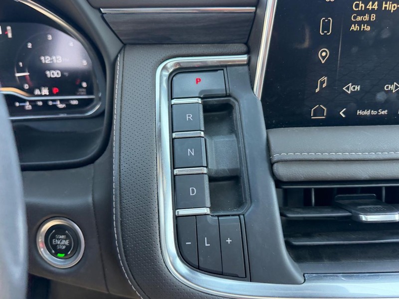 GMC Yukon Vehicle Full-screen Gallery Image 18