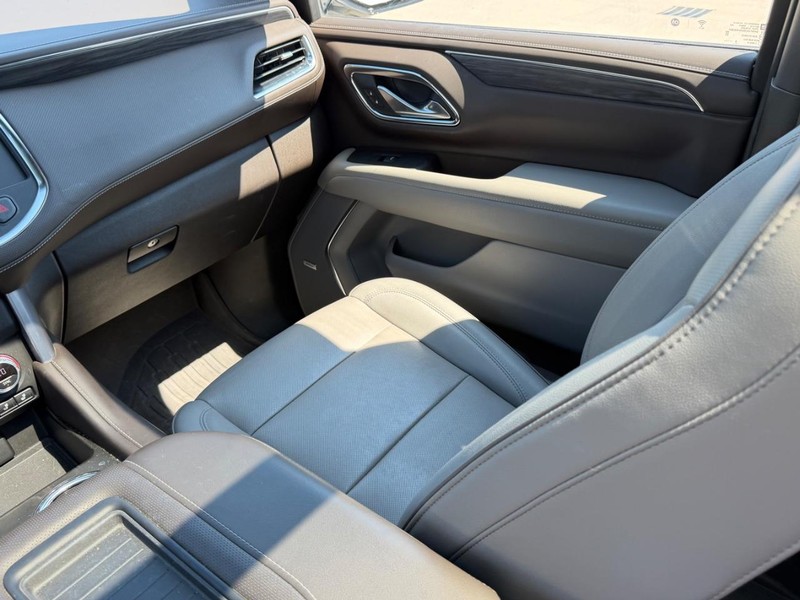 GMC Yukon Vehicle Full-screen Gallery Image 19