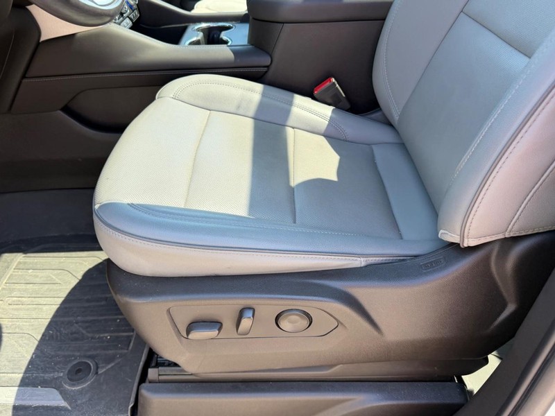 GMC Yukon Vehicle Full-screen Gallery Image 22