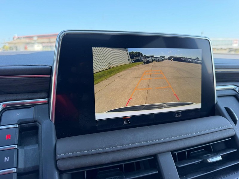 GMC Yukon Vehicle Full-screen Gallery Image 24