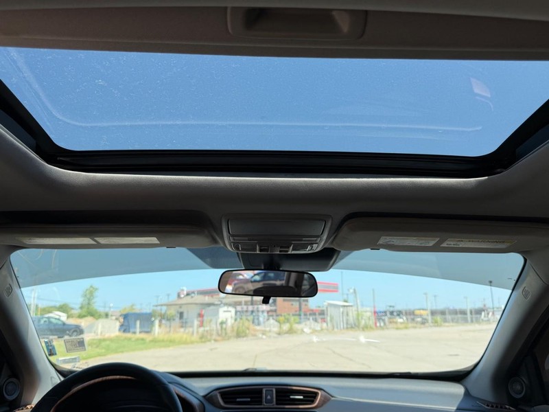 Honda CR-V Vehicle Full-screen Gallery Image 8