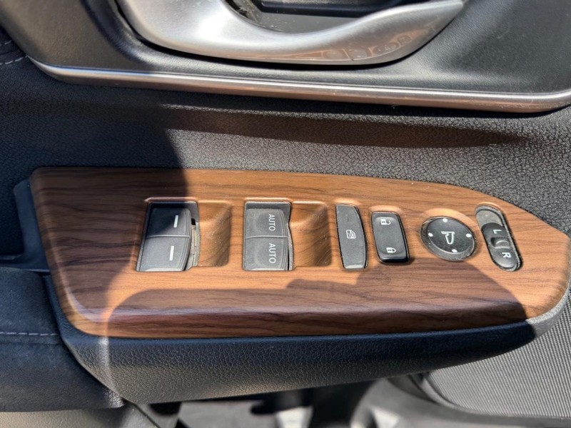 Honda CR-V Vehicle Full-screen Gallery Image 17