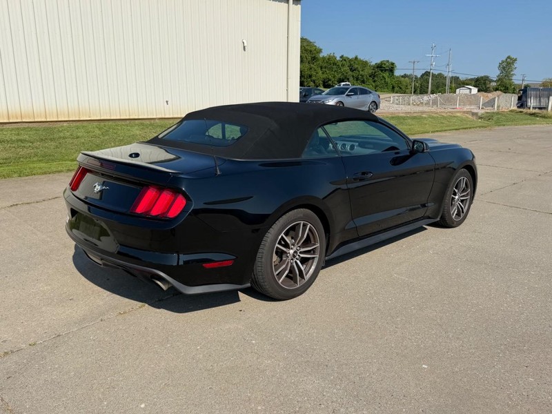 Ford Mustang Vehicle Full-screen Gallery Image 3