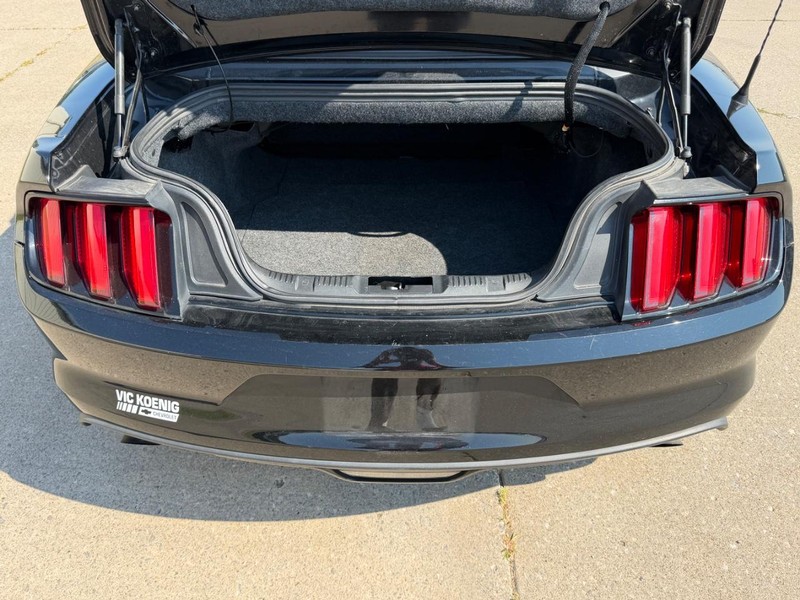 Ford Mustang Vehicle Full-screen Gallery Image 5