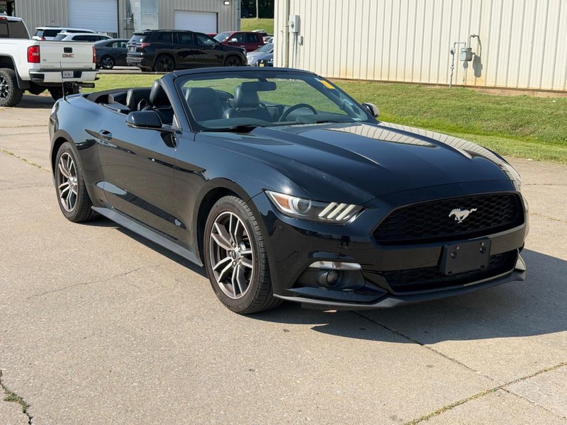 Ford Mustang Vehicle Full-screen Gallery Image 7