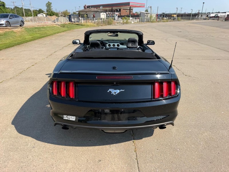 Ford Mustang Vehicle Full-screen Gallery Image 10