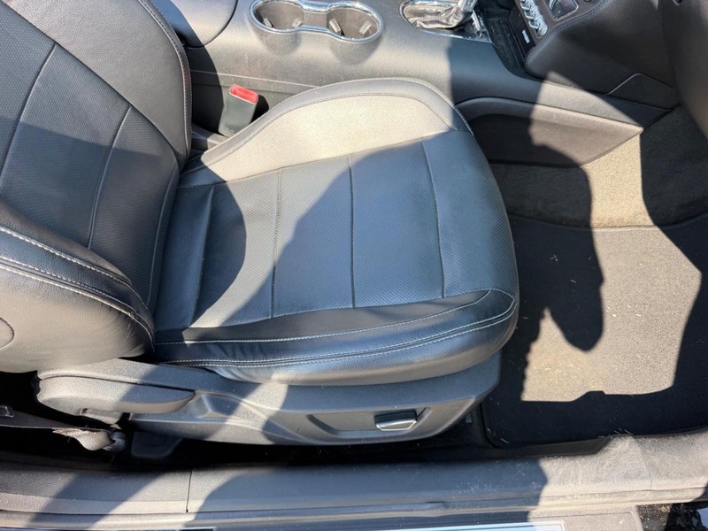 Ford Mustang Vehicle Full-screen Gallery Image 19
