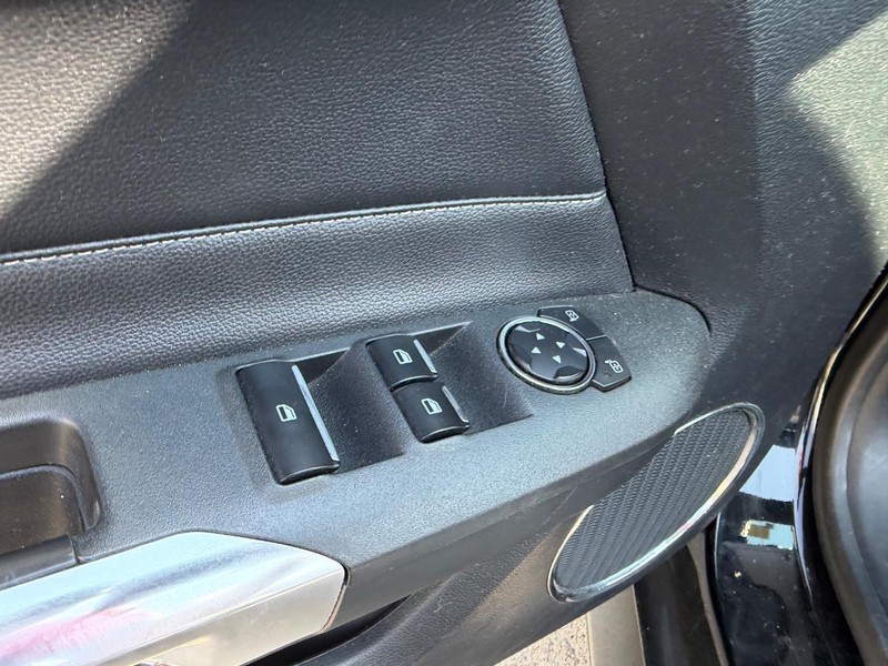 Ford Mustang Vehicle Full-screen Gallery Image 20