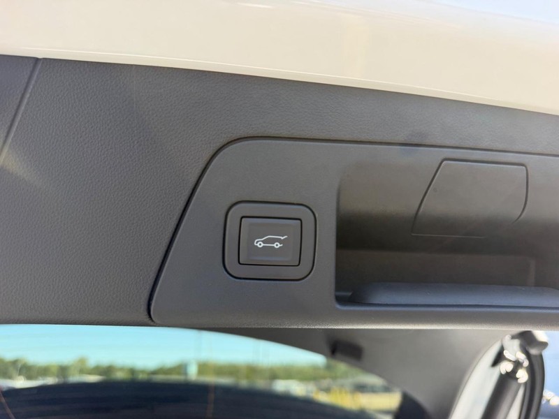 Buick Envision Vehicle Full-screen Gallery Image 6