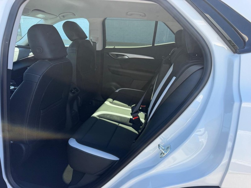 Buick Envision Vehicle Full-screen Gallery Image 8