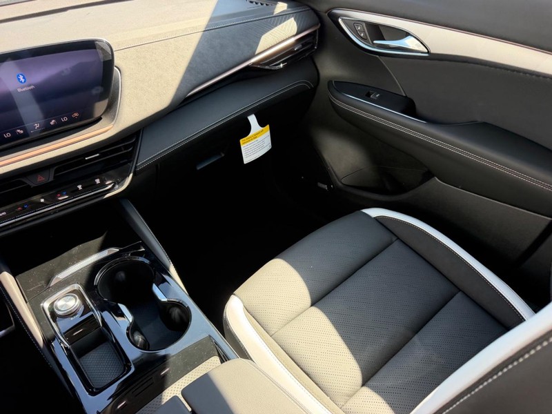 Buick Envision Vehicle Full-screen Gallery Image 16
