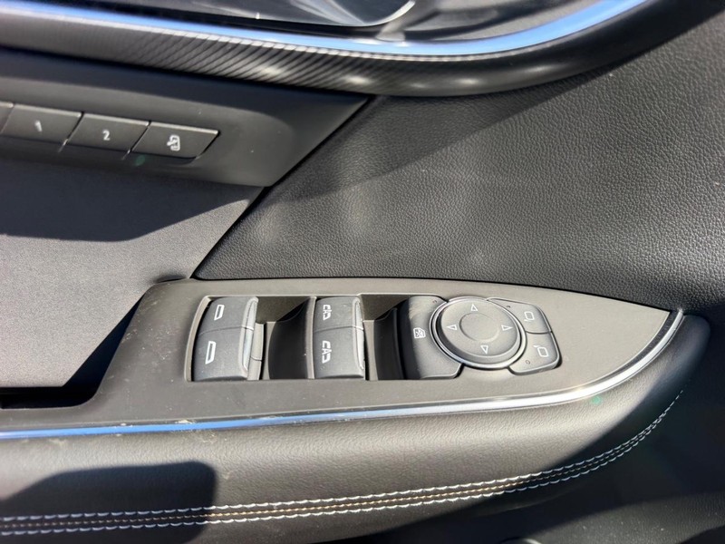 Buick Envision Vehicle Full-screen Gallery Image 17