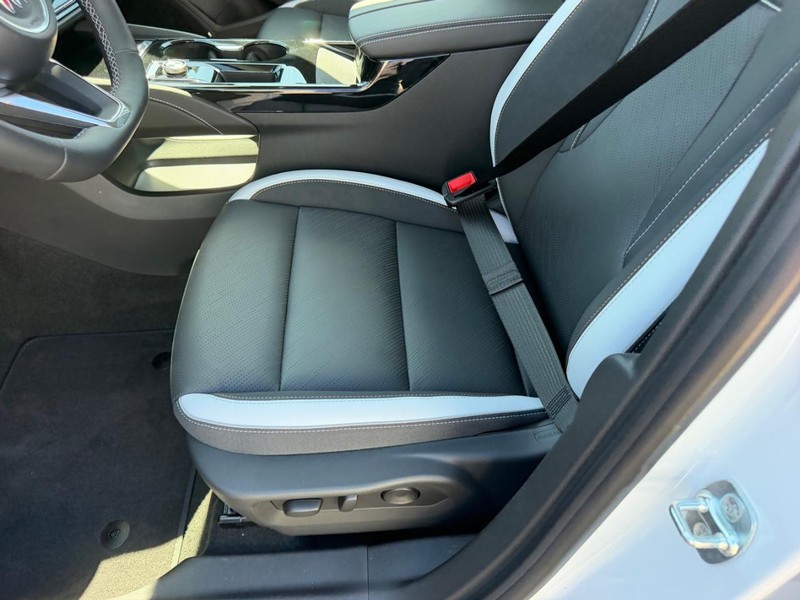 Buick Envision Vehicle Full-screen Gallery Image 19
