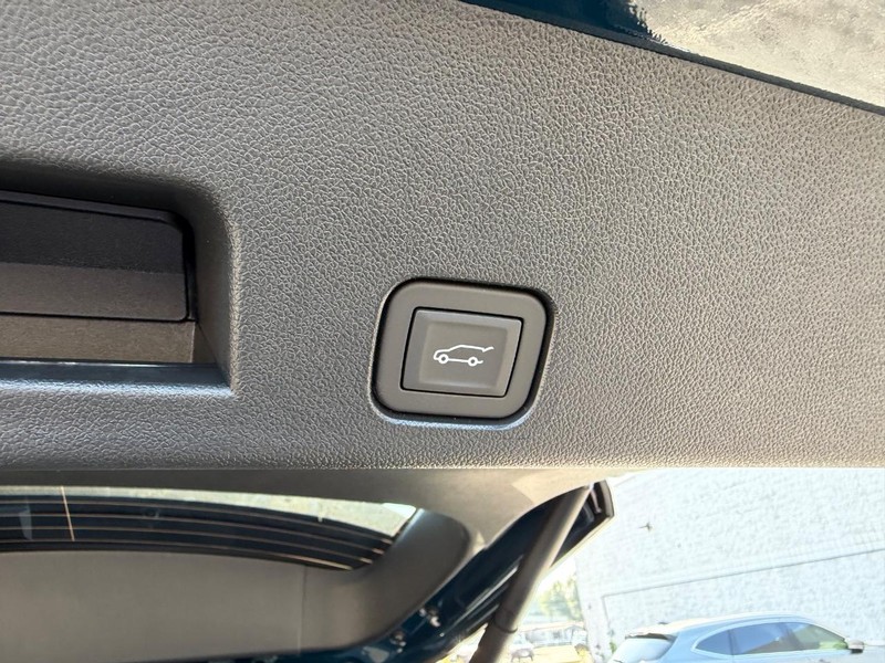 Buick Enclave Vehicle Full-screen Gallery Image 7