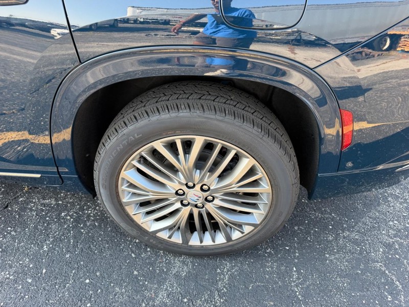 Buick Enclave Vehicle Full-screen Gallery Image 8