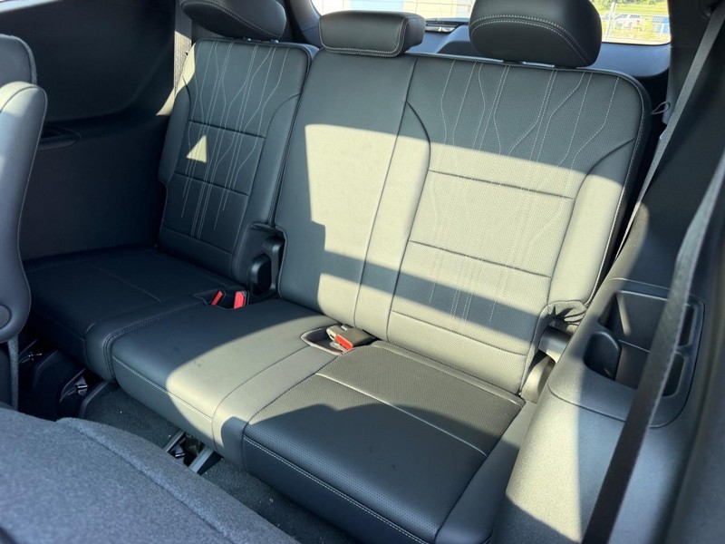 Buick Enclave Vehicle Full-screen Gallery Image 9
