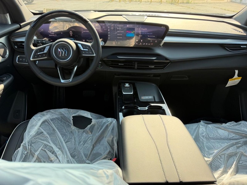 Buick Enclave Vehicle Full-screen Gallery Image 13