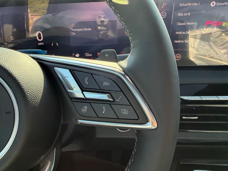 Buick Enclave Vehicle Full-screen Gallery Image 16