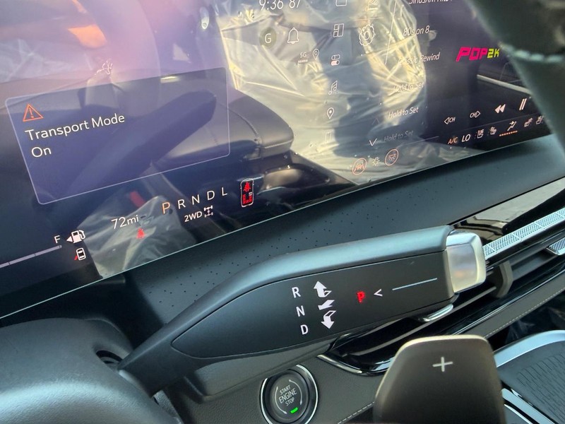 Buick Enclave Vehicle Full-screen Gallery Image 17