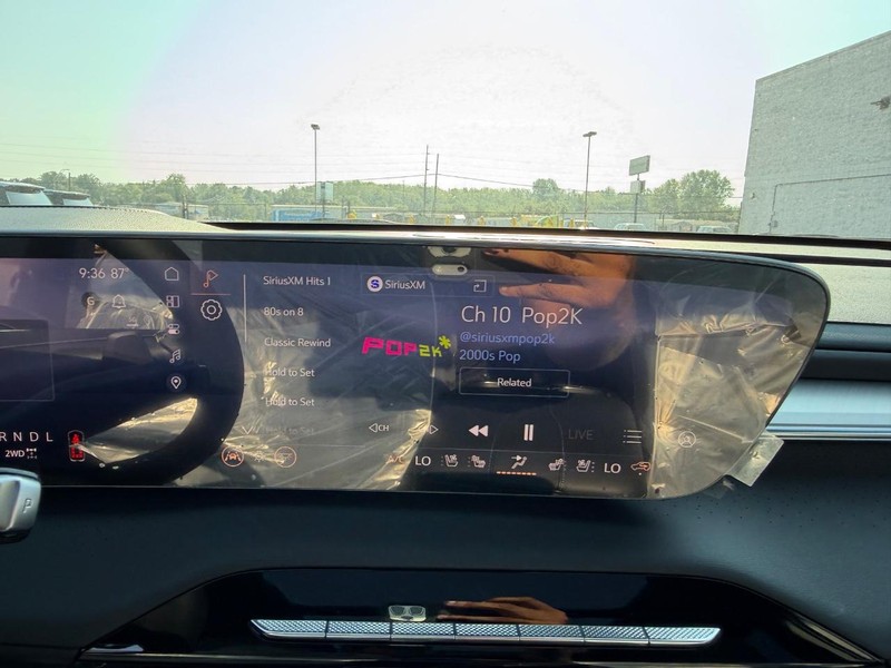 Buick Enclave Vehicle Full-screen Gallery Image 18