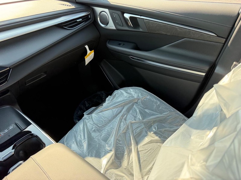 Buick Enclave Vehicle Full-screen Gallery Image 19