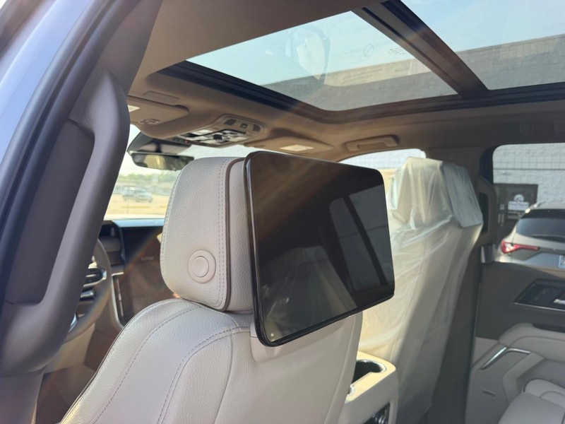 GMC Yukon XL Vehicle Full-screen Gallery Image 10