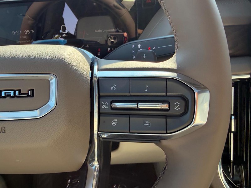 GMC Yukon XL Vehicle Full-screen Gallery Image 16