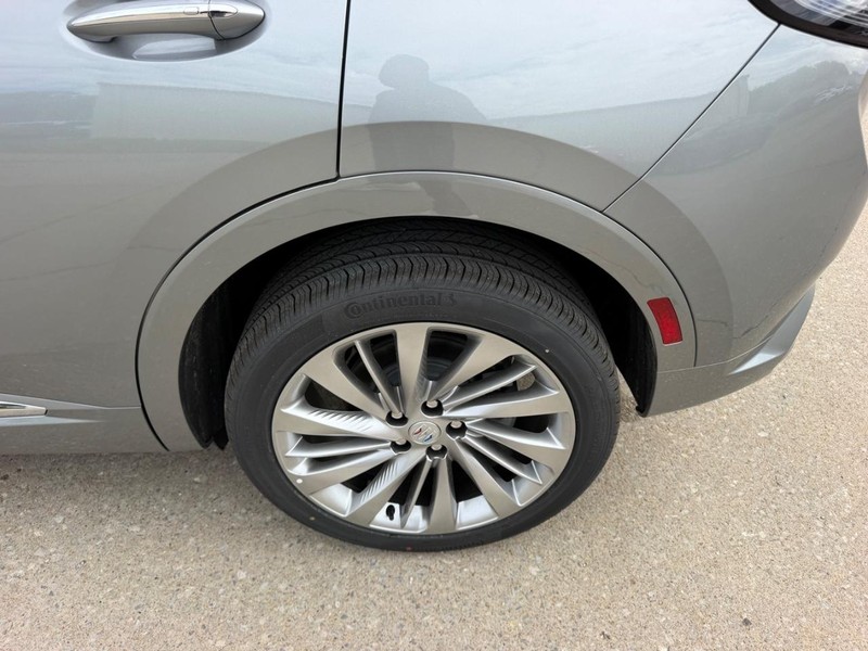 Buick Envision Vehicle Full-screen Gallery Image 7