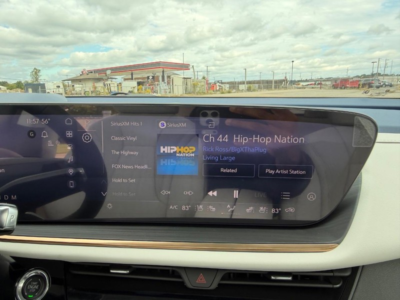 Buick Envision Vehicle Full-screen Gallery Image 15