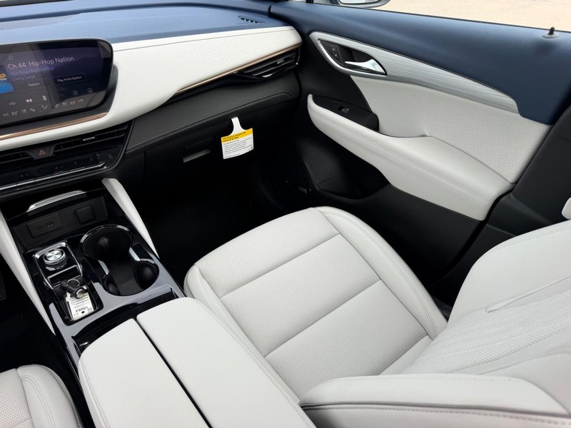 Buick Envision Vehicle Full-screen Gallery Image 17