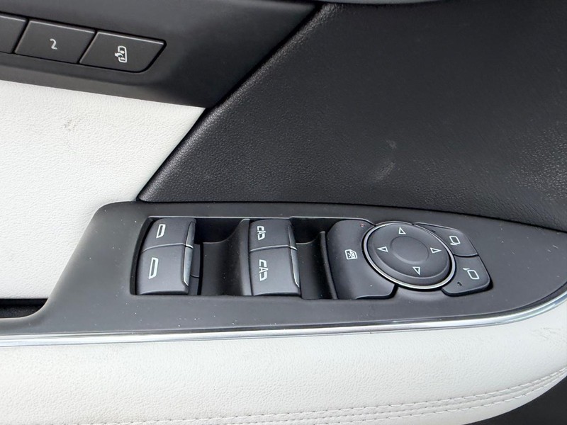 Buick Envision Vehicle Full-screen Gallery Image 18