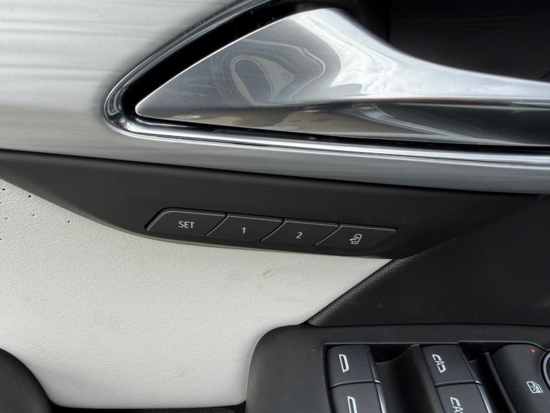 Buick Envision Vehicle Full-screen Gallery Image 19