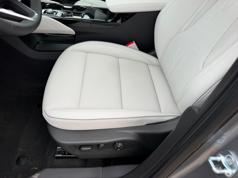 Buick Envision Vehicle Full-screen Gallery Image 20
