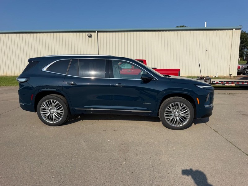 Buick Enclave Vehicle Full-screen Gallery Image 2