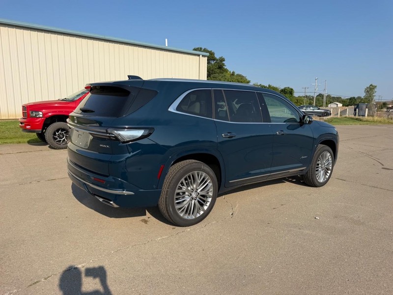 Buick Enclave Vehicle Full-screen Gallery Image 3