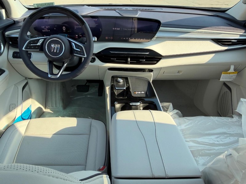 Buick Enclave Vehicle Full-screen Gallery Image 12