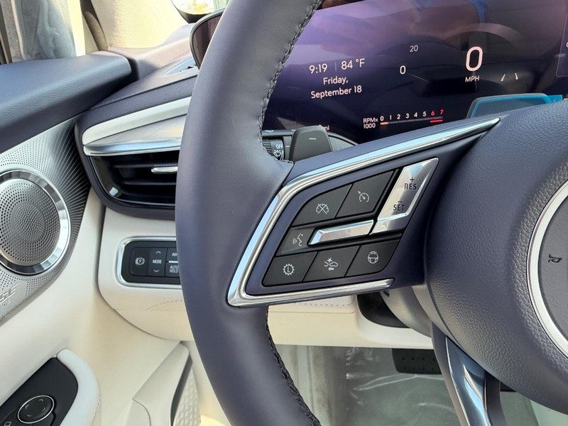 Buick Enclave Vehicle Full-screen Gallery Image 14