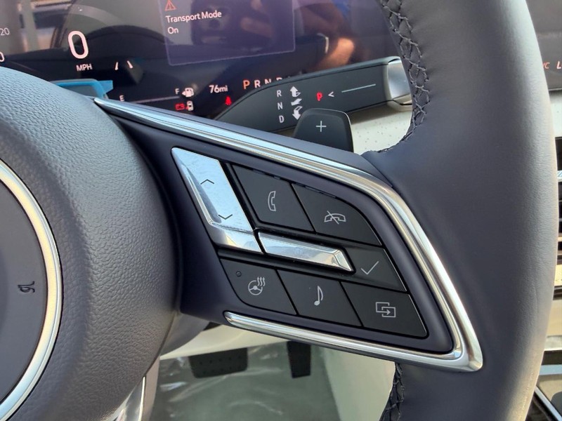 Buick Enclave Vehicle Full-screen Gallery Image 15