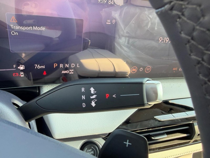Buick Enclave Vehicle Full-screen Gallery Image 16