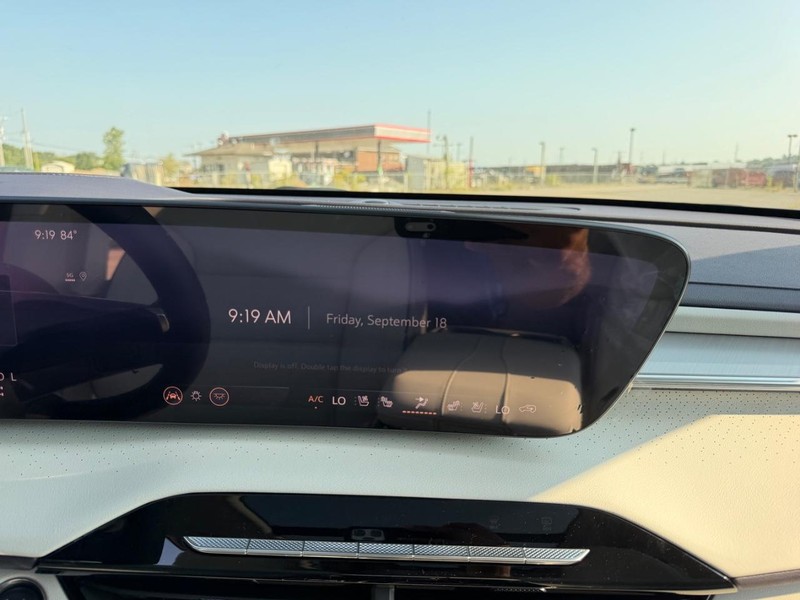 Buick Enclave Vehicle Full-screen Gallery Image 17