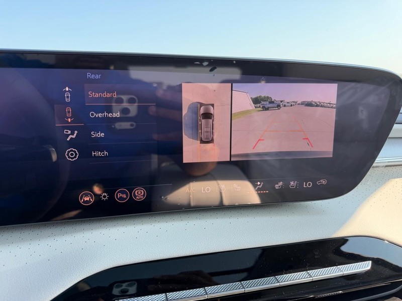 Buick Enclave Vehicle Full-screen Gallery Image 23