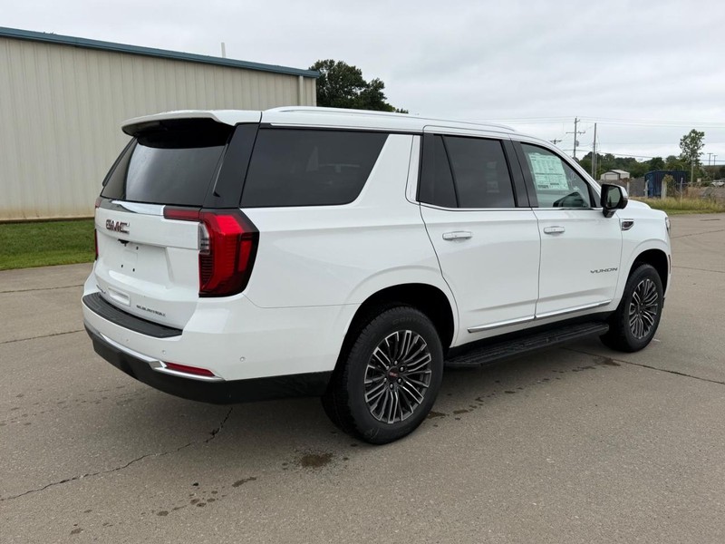 GMC Yukon Vehicle Full-screen Gallery Image 3