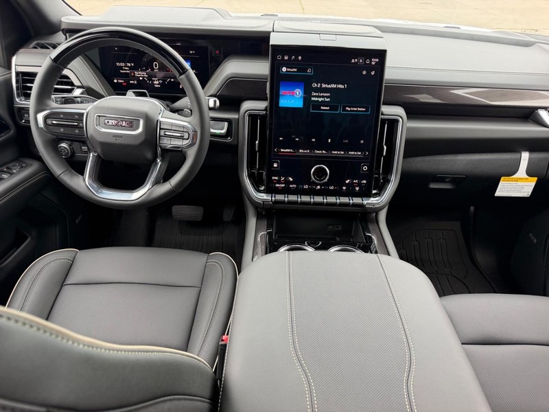 GMC Yukon Vehicle Full-screen Gallery Image 11