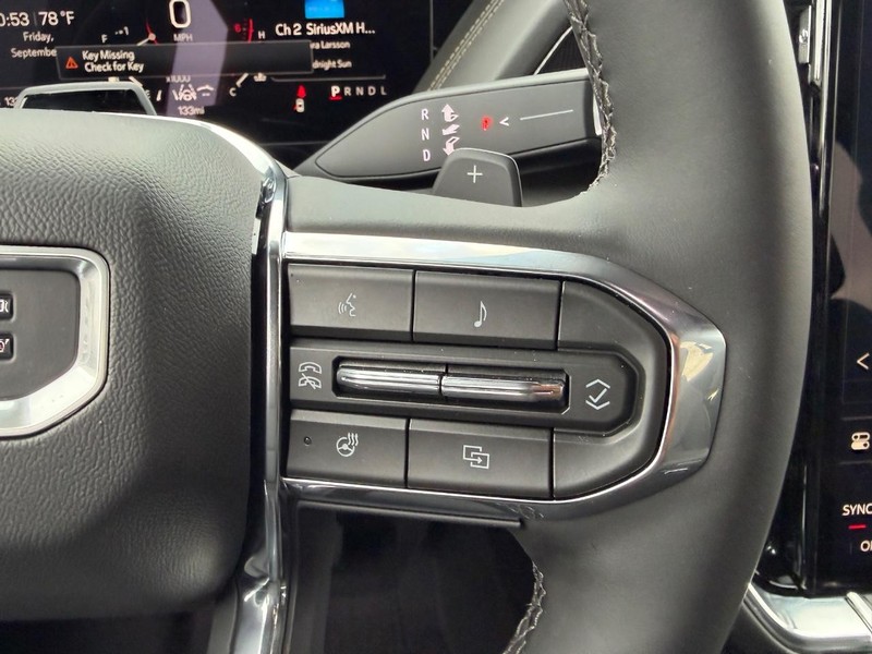 GMC Yukon Vehicle Full-screen Gallery Image 14