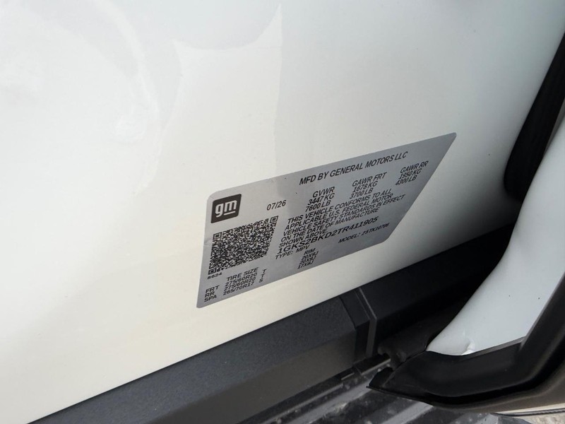 GMC Yukon Vehicle Full-screen Gallery Image 24