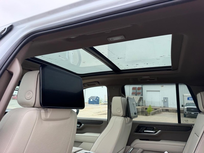 GMC Yukon Vehicle Full-screen Gallery Image 10